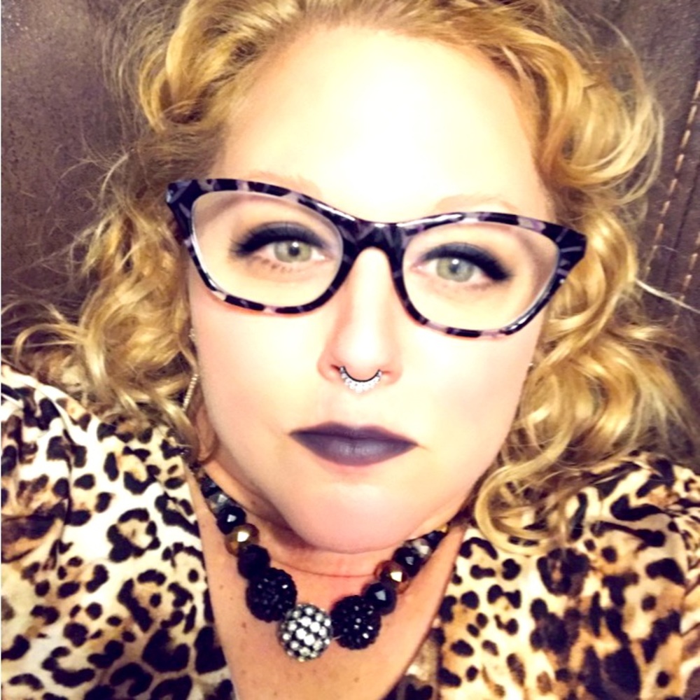 Meet your Posher, Loriann